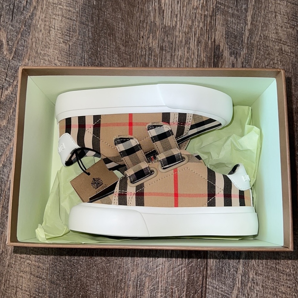 Burberry sneakers